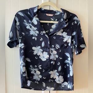 La Vie en Rose blue floral satin top